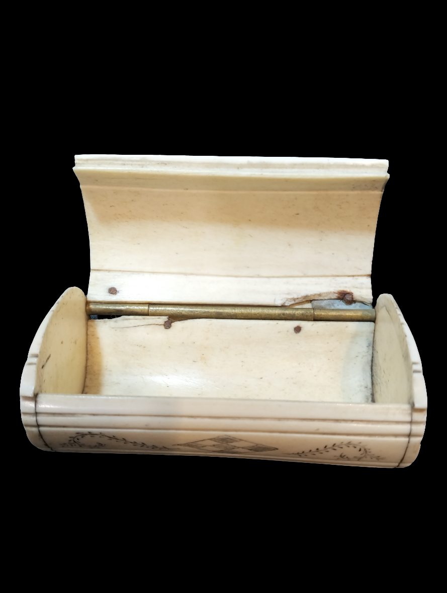 French Bone prisoner of war snuff box